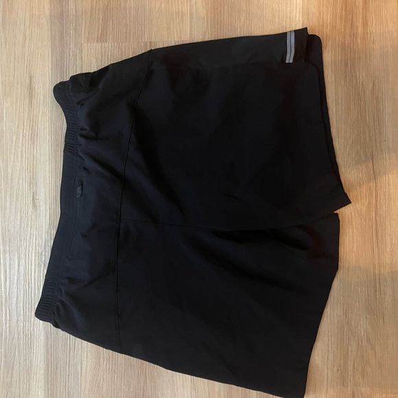 Men’s Brooks Shorts - Picture 3 of 3